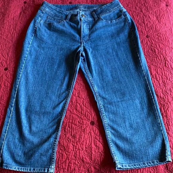 5/$25 Riders by Lee Jean Capris - Picture 6 of 9